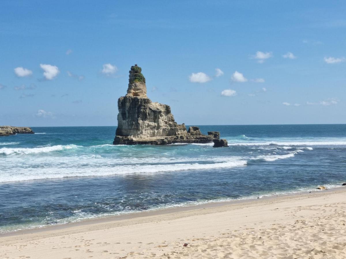 Istana Ombak Eco Resort Pacitan Ngoại thất bức ảnh