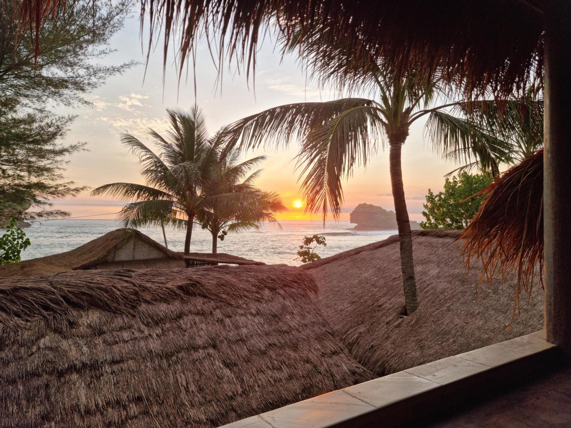 Istana Ombak Eco Resort Pacitan Ngoại thất bức ảnh
