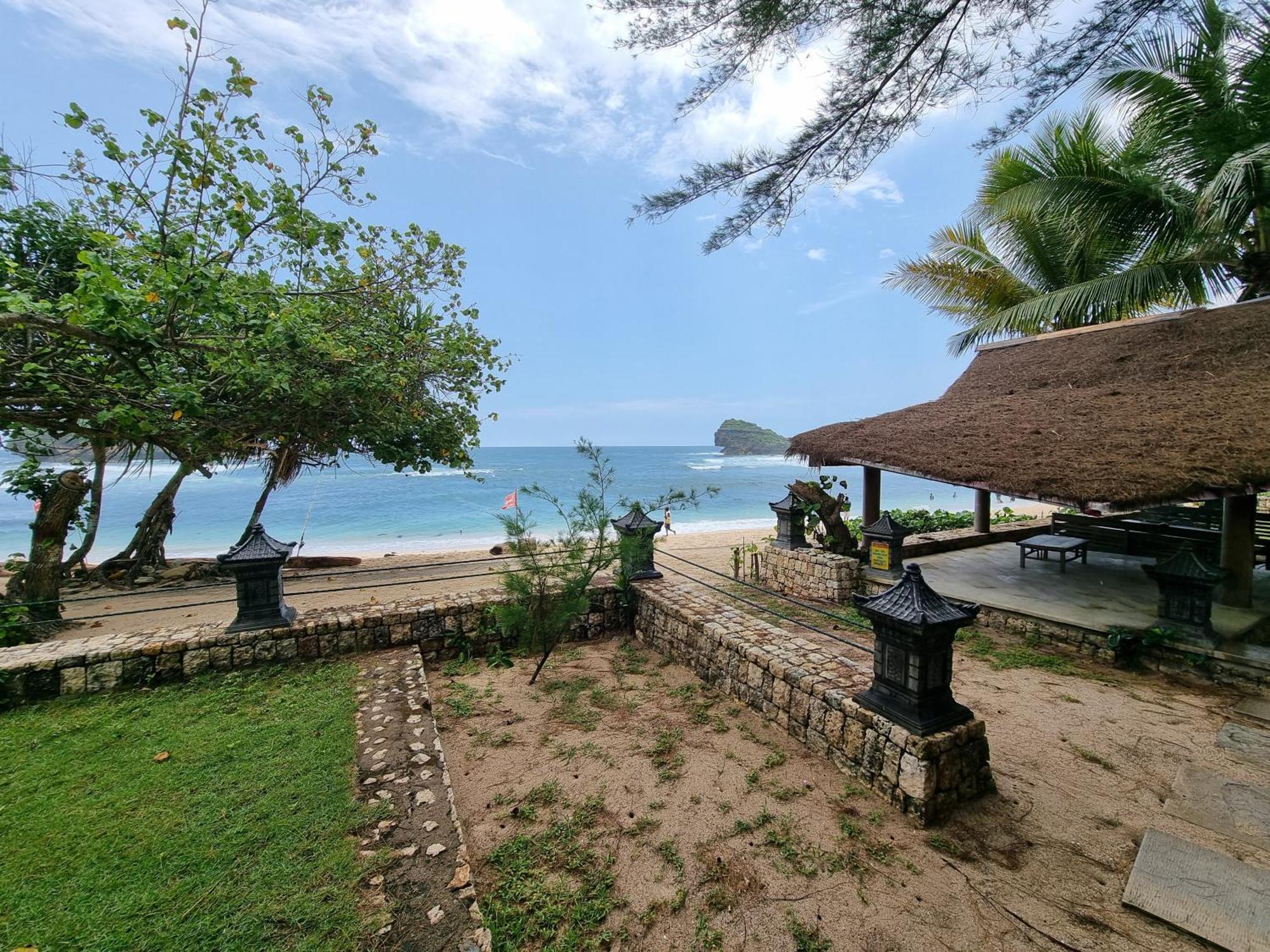 Istana Ombak Eco Resort Pacitan Ngoại thất bức ảnh
