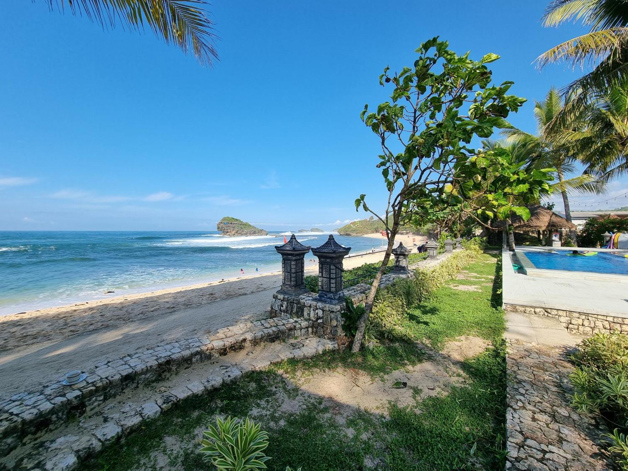 Istana Ombak Eco Resort Pacitan Ngoại thất bức ảnh