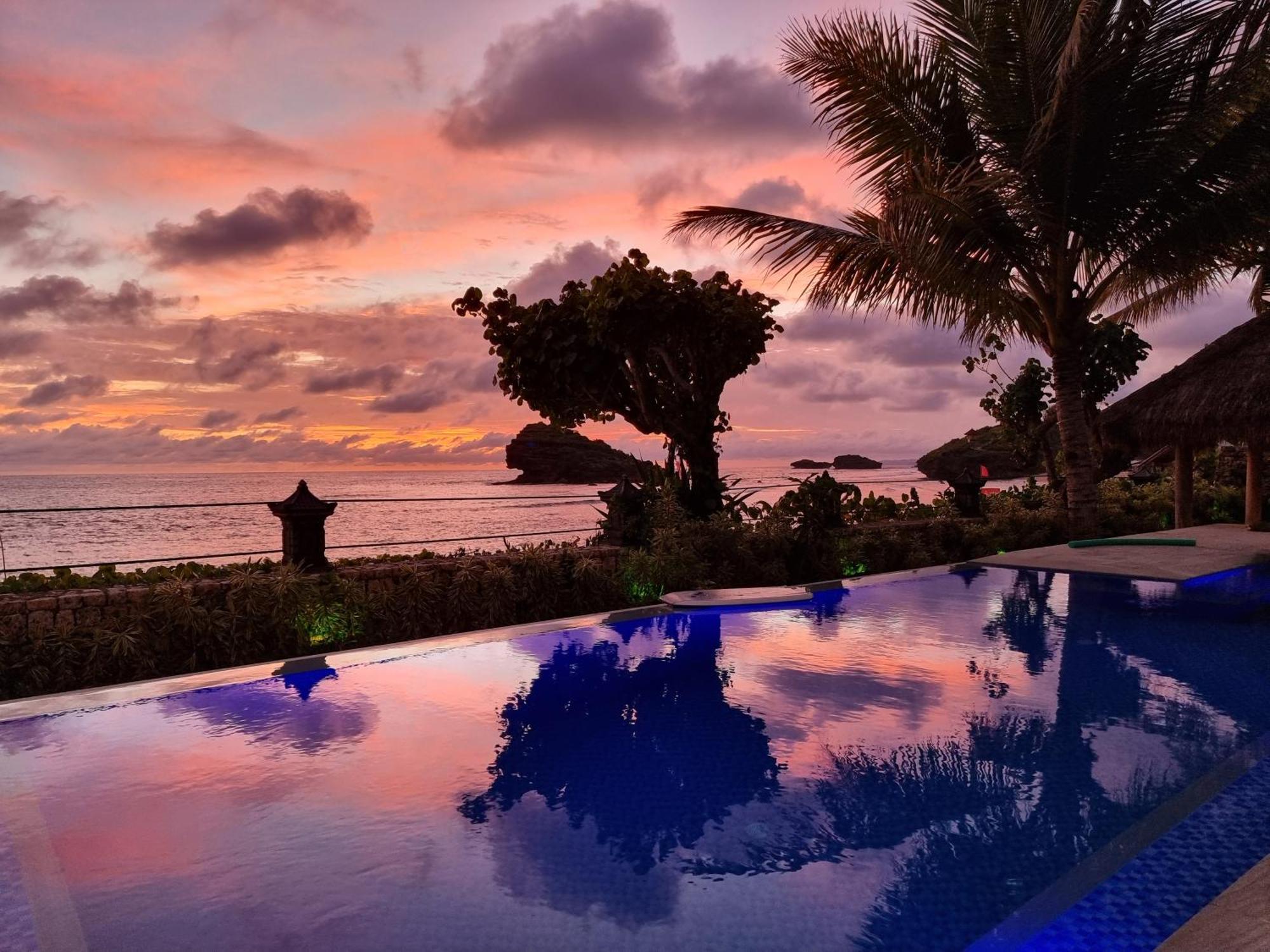 Istana Ombak Eco Resort Pacitan Ngoại thất bức ảnh