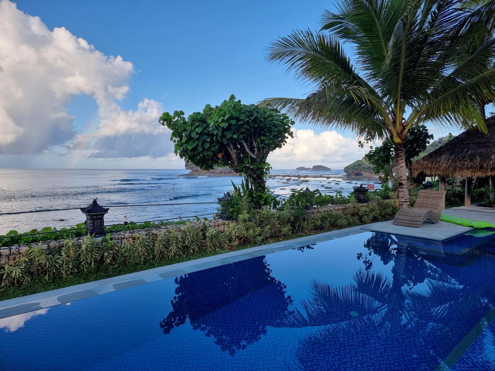 Istana Ombak Eco Resort Pacitan Ngoại thất bức ảnh
