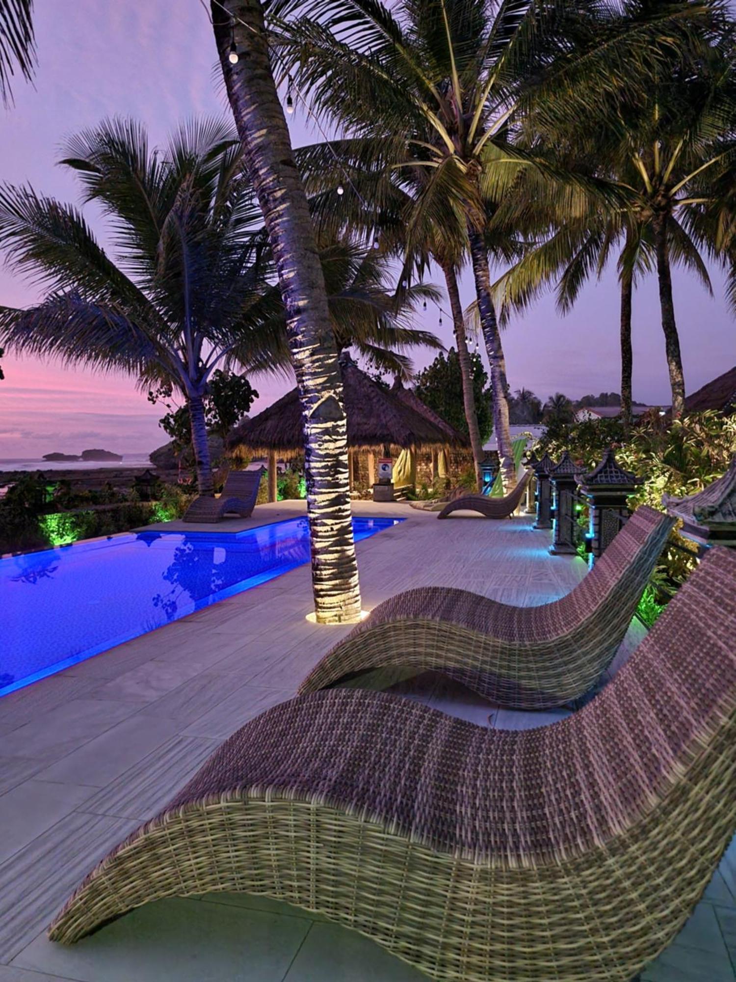 Istana Ombak Eco Resort Pacitan Ngoại thất bức ảnh