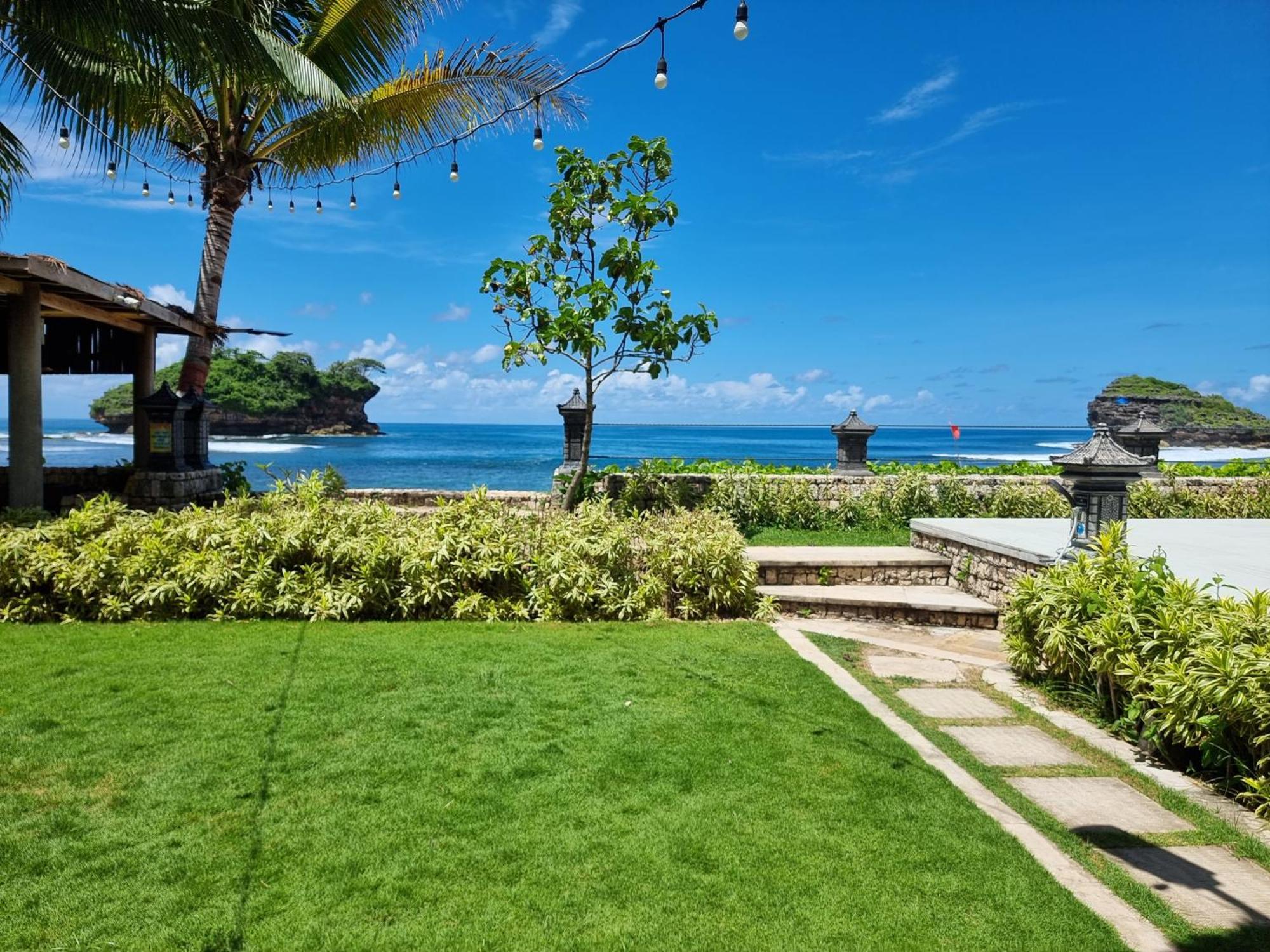 Istana Ombak Eco Resort Pacitan Ngoại thất bức ảnh