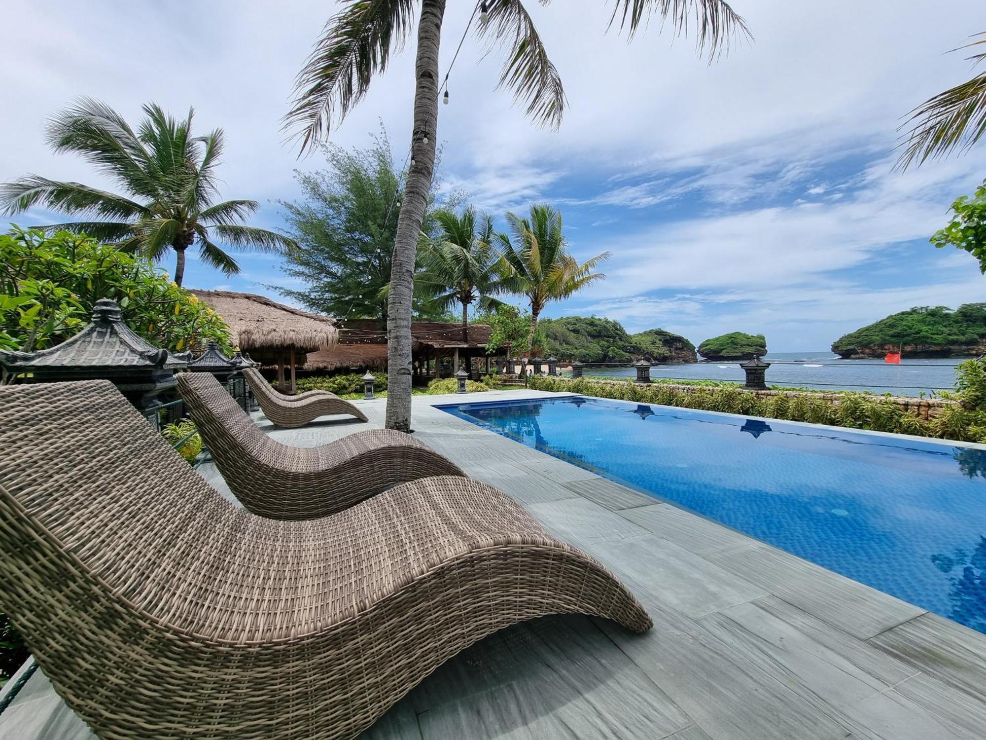 Istana Ombak Eco Resort Pacitan Ngoại thất bức ảnh