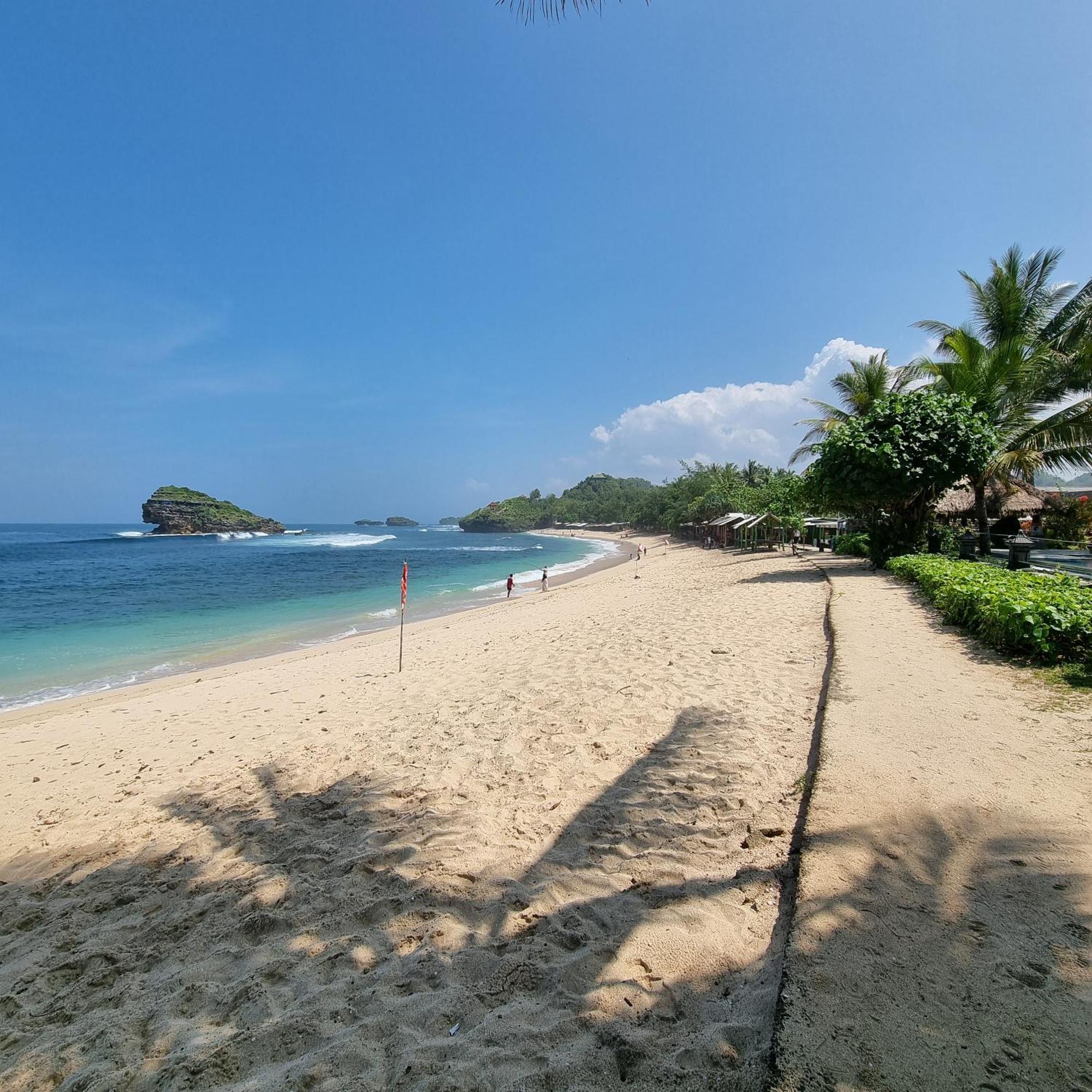 Istana Ombak Eco Resort Pacitan Ngoại thất bức ảnh
