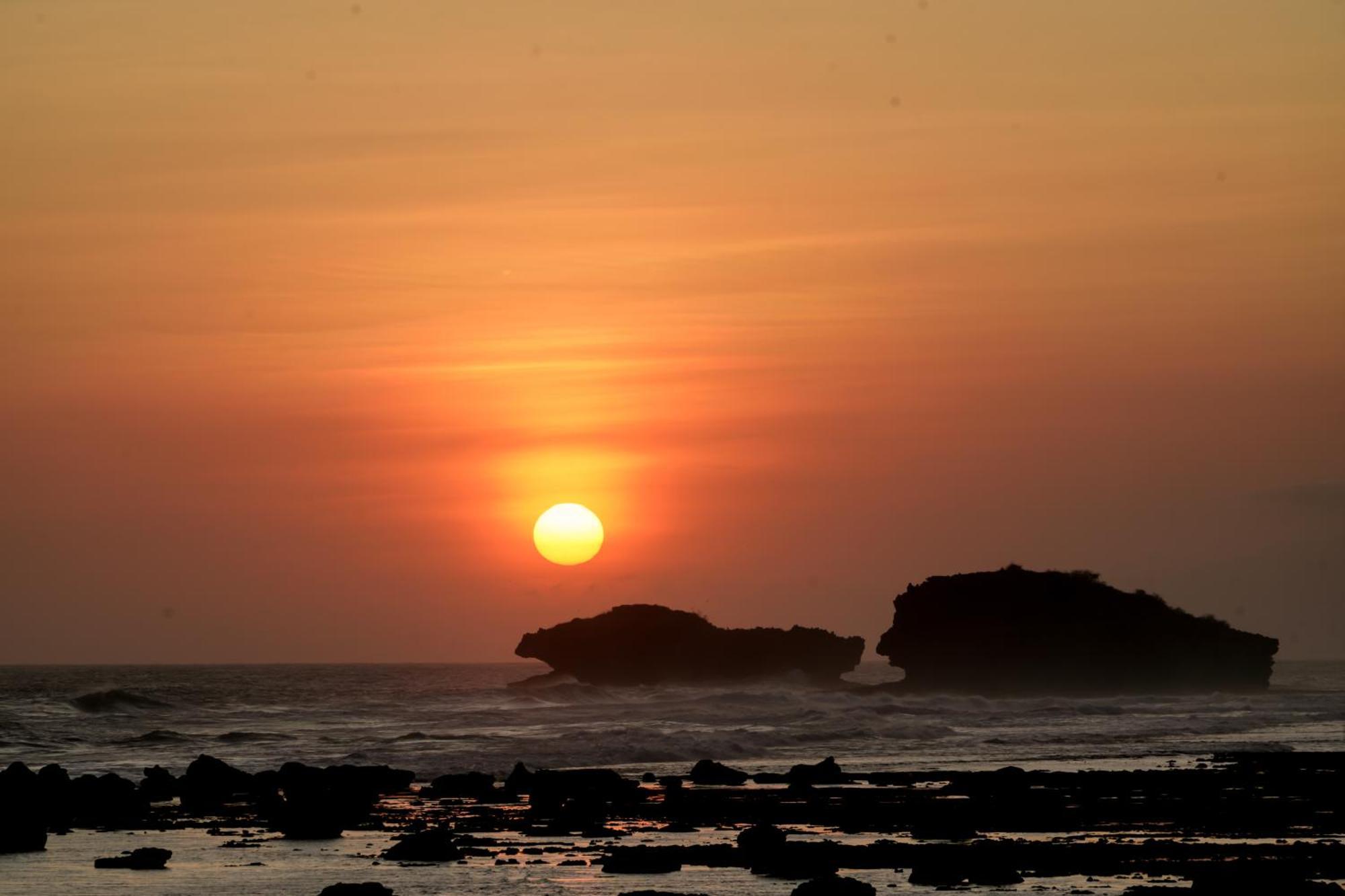 Istana Ombak Eco Resort Pacitan Ngoại thất bức ảnh