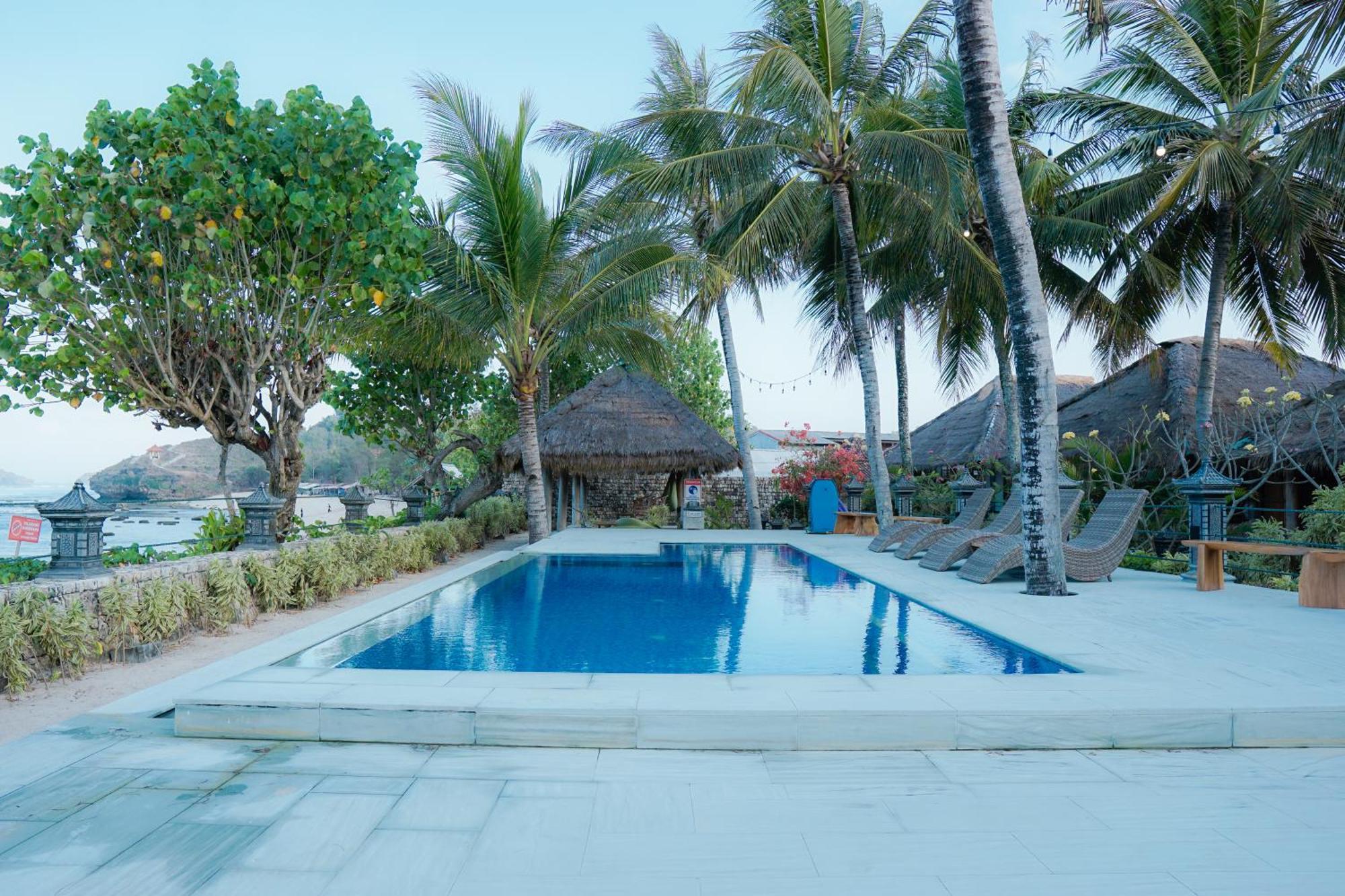 Istana Ombak Eco Resort Pacitan Ngoại thất bức ảnh