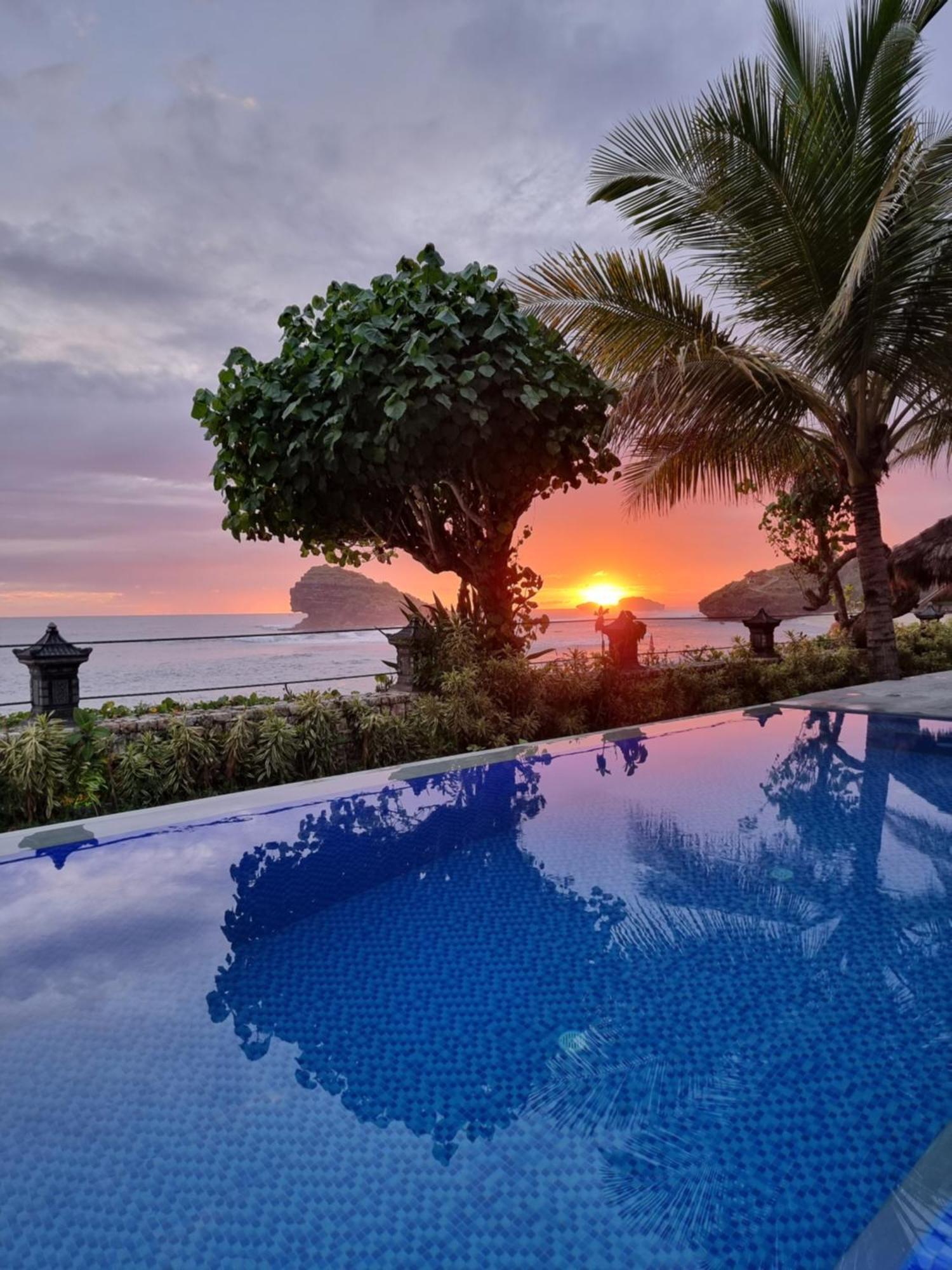 Istana Ombak Eco Resort Pacitan Ngoại thất bức ảnh