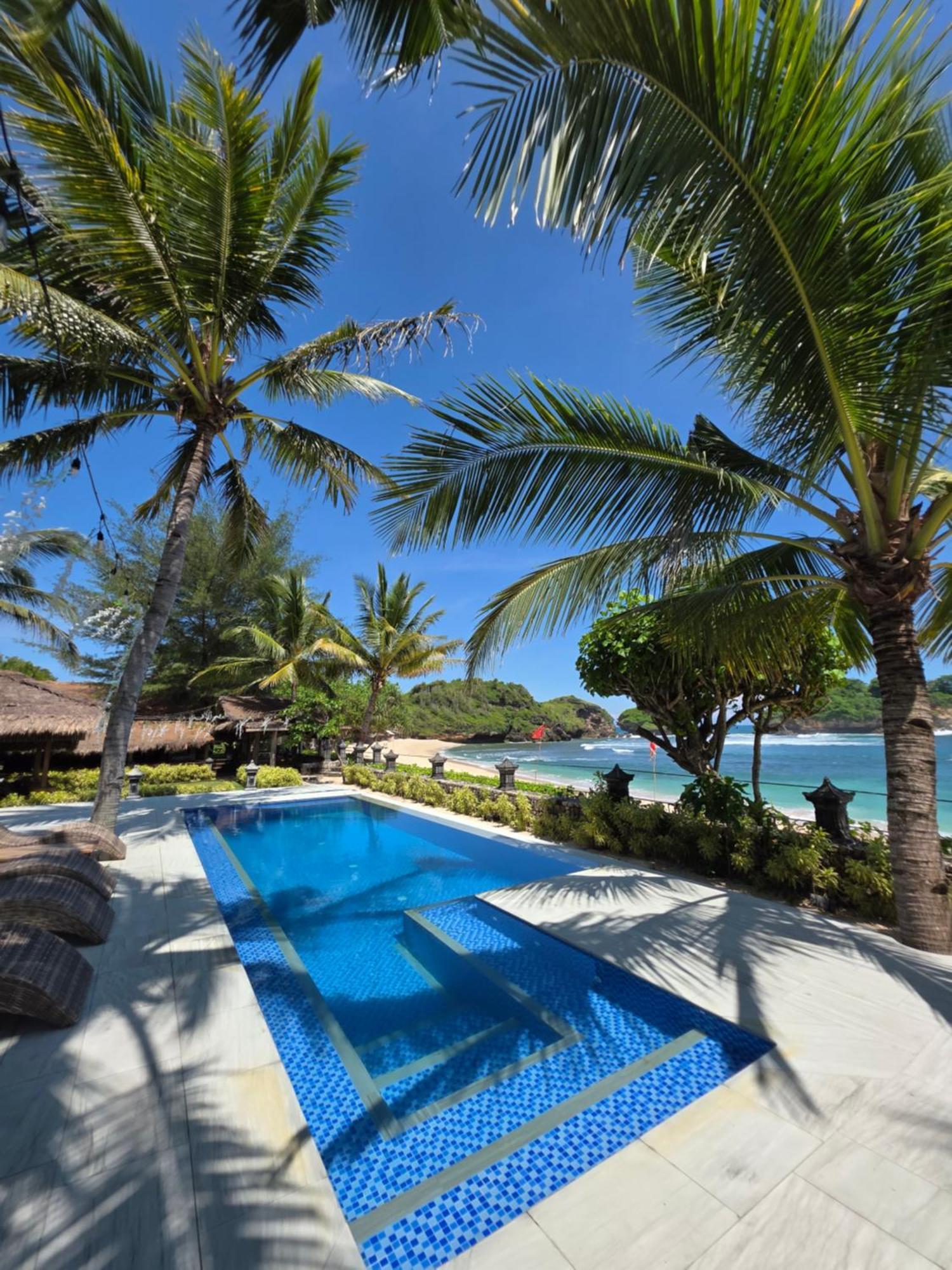 Istana Ombak Eco Resort Pacitan Ngoại thất bức ảnh