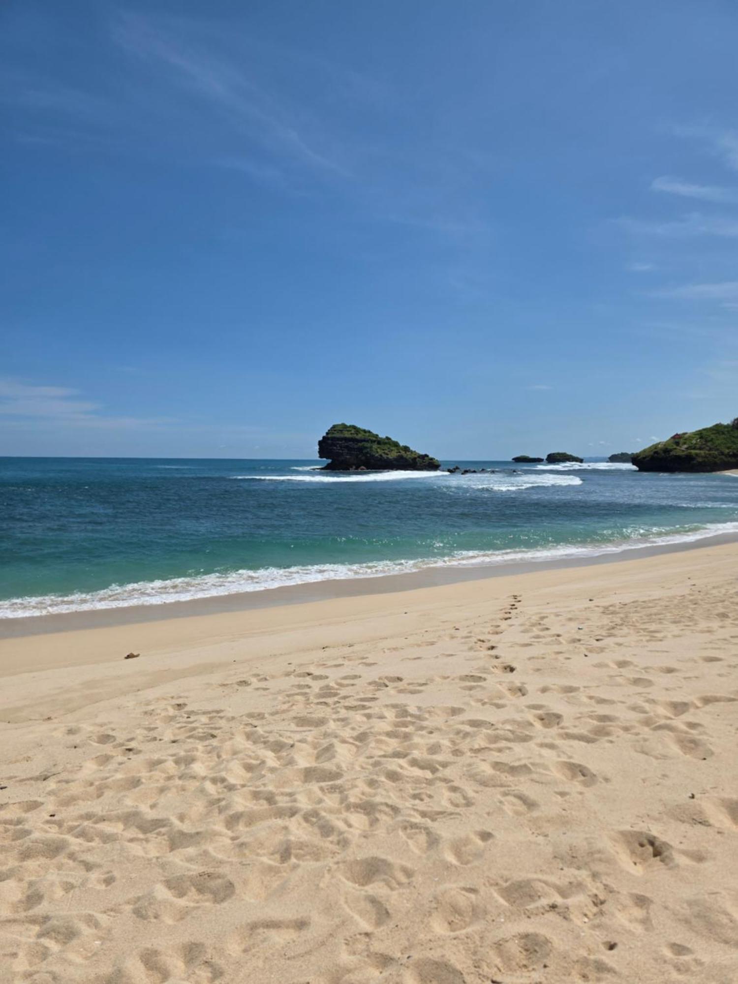 Istana Ombak Eco Resort Pacitan Ngoại thất bức ảnh
