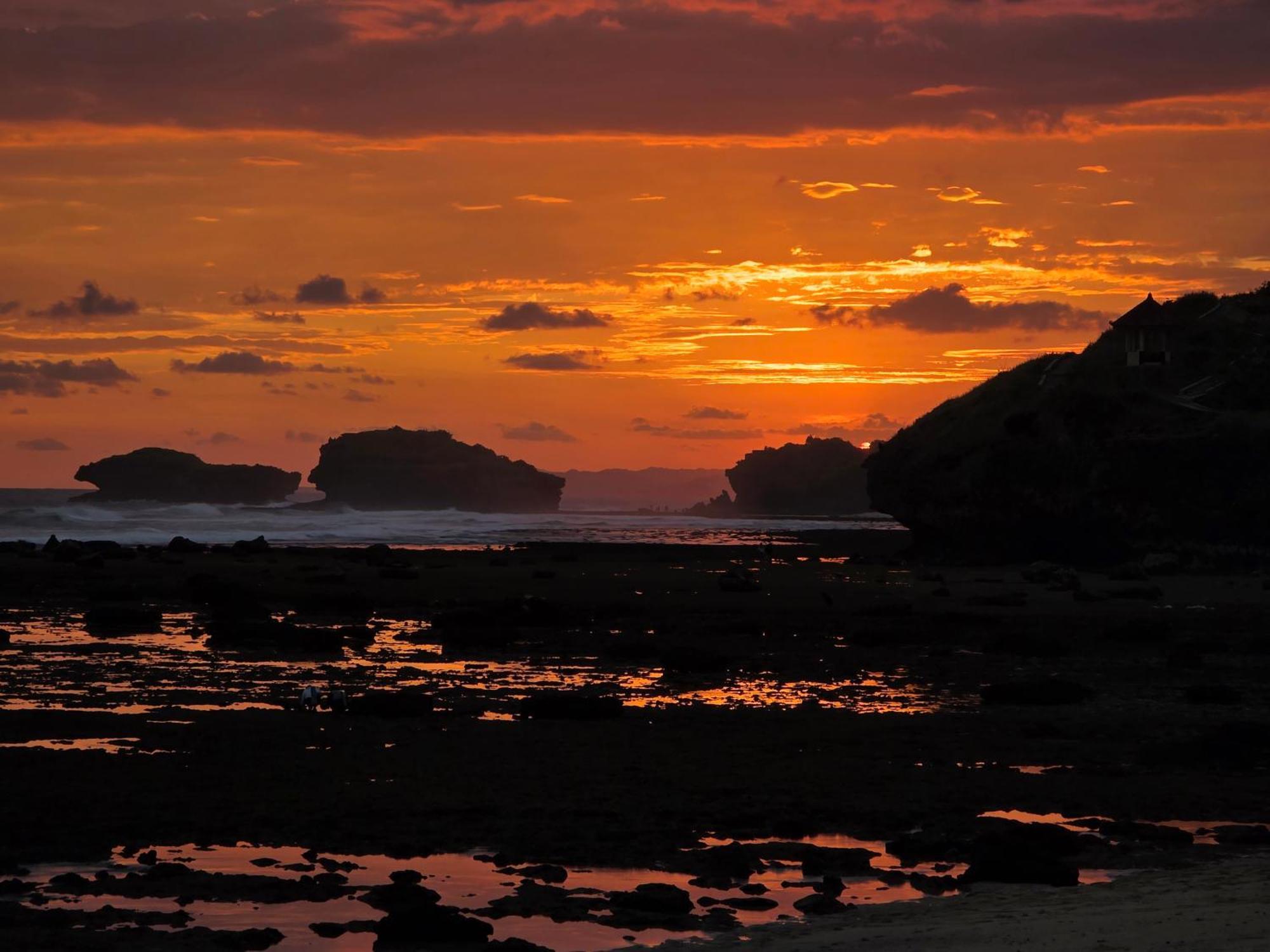 Istana Ombak Eco Resort Pacitan Ngoại thất bức ảnh
